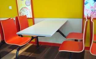 2010年精品推薦 四人位連體餐桌及曲木流行快餐桌，為家居生活增添便利與時(shí)尚